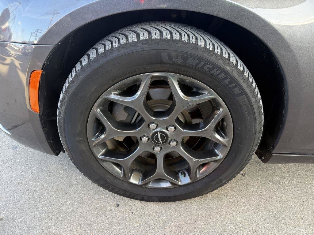 Used 2018 Chrysler 300 Touring w/ Sport Appearance Package AWD/4WD image 22