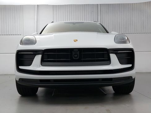 Used 2025 Porsche Macan image 10