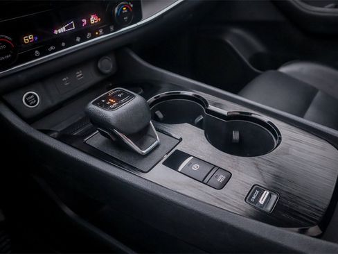 Used 2022 Nissan Rogue SV w/ SV Premium Package image 20