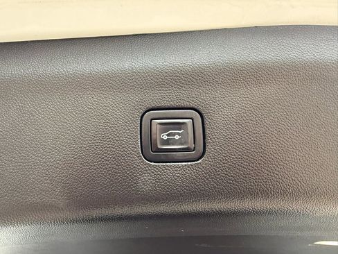 Used 2021 Buick Enclave Essence w/ Sound and Sites Package AWD/4WD image 14