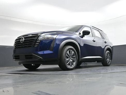Certified 2026 Nissan Pathfinder SV w/ SV Premium Package FWD image 45