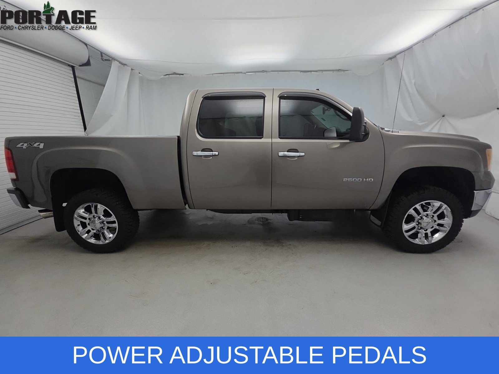 Used 2012 GMC Sierra 2500 SLE w/ SLE Preferred Package AWD/4WD image 8