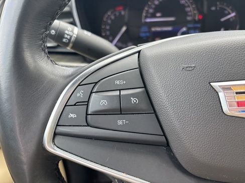 Used 2017 Cadillac XT5 FWD image 29