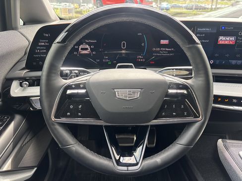 Used 2025 Cadillac Optiq Sport 2 w/ LPO, Floor Liner Package AWD/4WD image 24