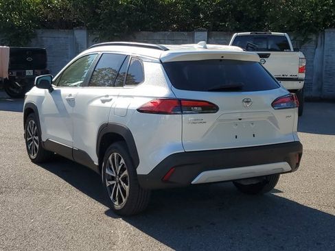 Used 2023 Toyota Corolla Cross XLE image 6