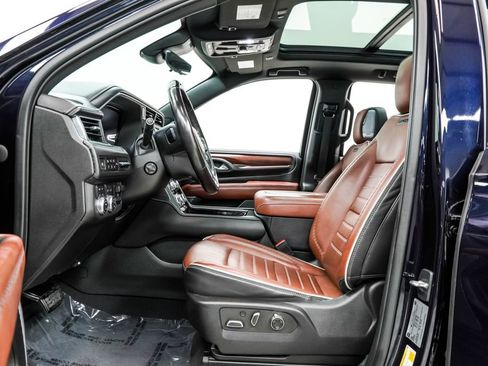 Used 2023 GMC Yukon Denali Ultimate AWD/4WD image 17