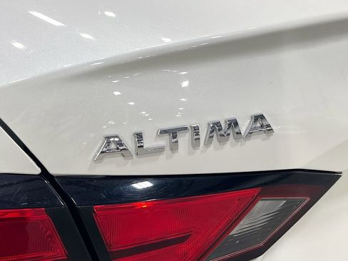 Used 2020 Nissan Altima 2.0 Platinum image 41