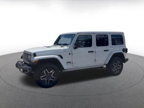 Used 2025 Jeep Wrangler Sahara image 7