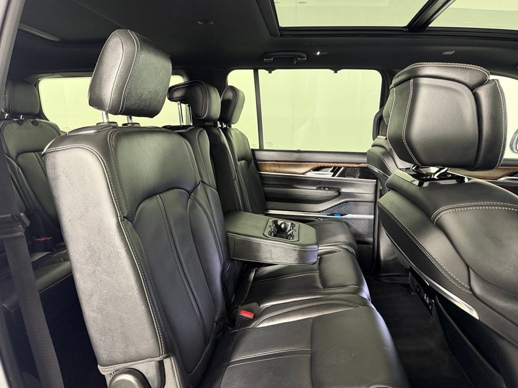 Certified 2023 Jeep Grand Wagoneer 4WD w/ Flexible Seating Group image 17