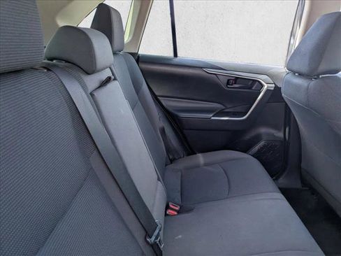 Used 2019 Toyota RAV4 LE image 18