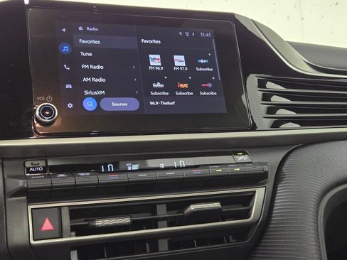 Used 2025 Toyota Camry SE w/ Convenience Package FWD image 17