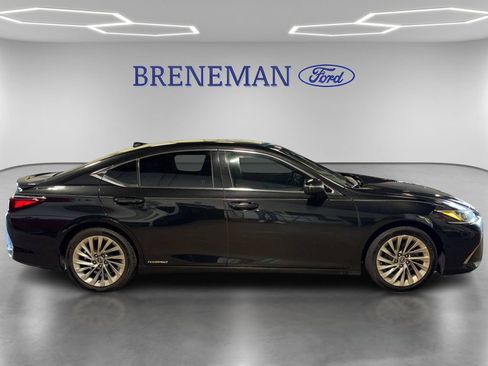 Used 2020 Lexus ES 300h w/ Luxury Package FWD image 4