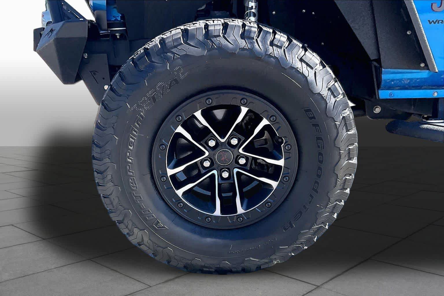 Used 2024 Jeep Wrangler Unlimited Rubicon w/ XTREMEE 35" Tire Package AWD/4WD image 10