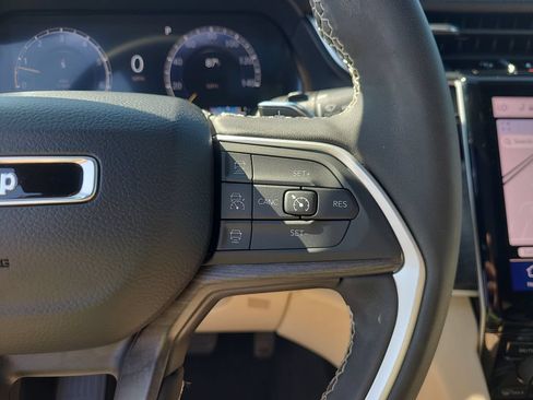 Used 2024 Jeep Grand Cherokee Limited RWD image 30