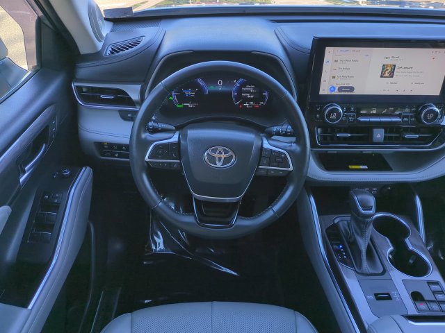 Used 2023 Toyota Highlander Limited AWD/4WD image 16