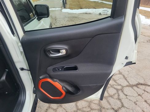 Used 2018 Jeep Renegade Sport w/ Power & Air Group image 25