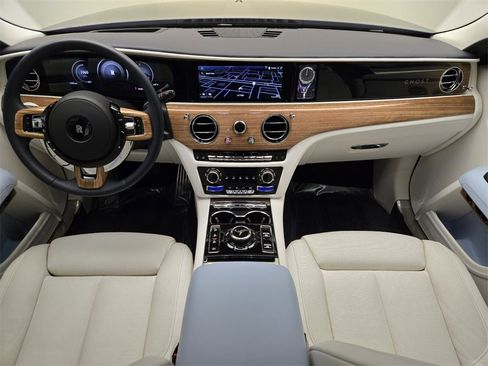 Used 2025 Rolls-Royce Ghost image 4