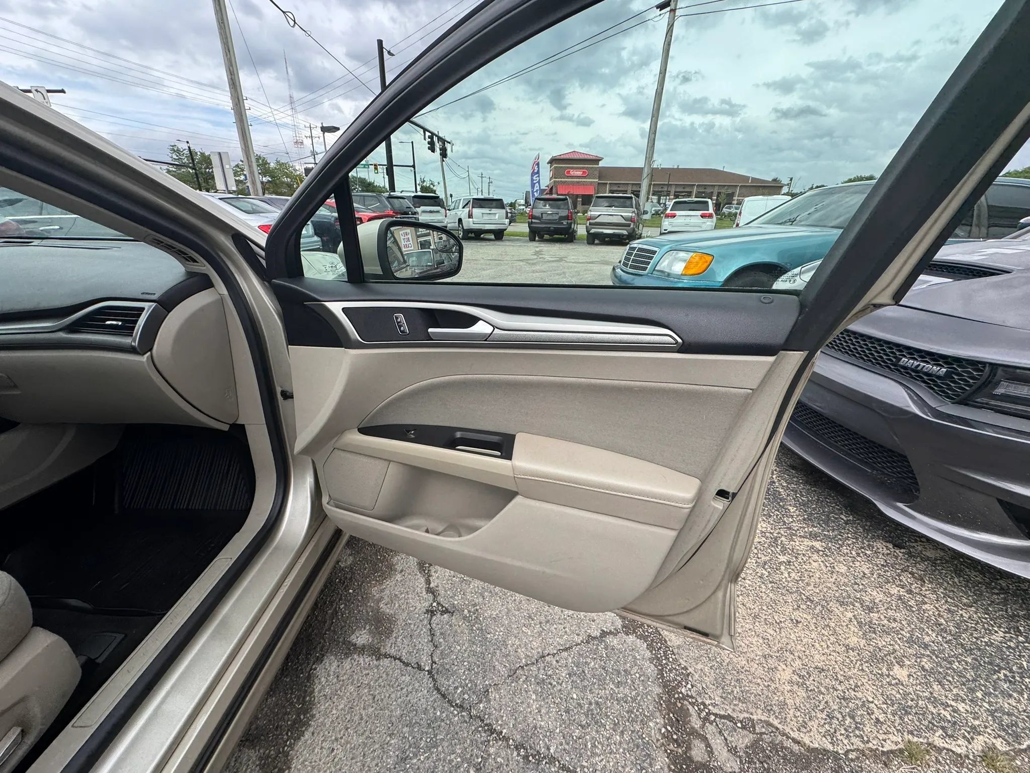 Used 2018 Ford Fusion SE w/ Fusion SE Technology Package FWD image 21
