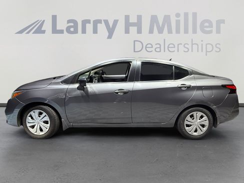 Used 2020 Nissan Versa S image 2