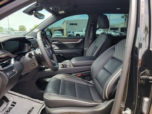 Used 2025 GMC Acadia Denali w/ Super Cruise Package FWD image 20