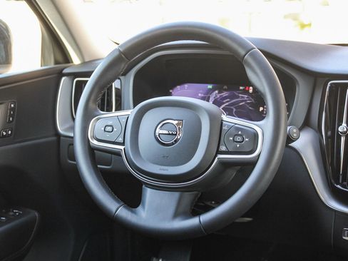 Used 2023 Volvo XC60 B5 Core w/ Climate Package image 17