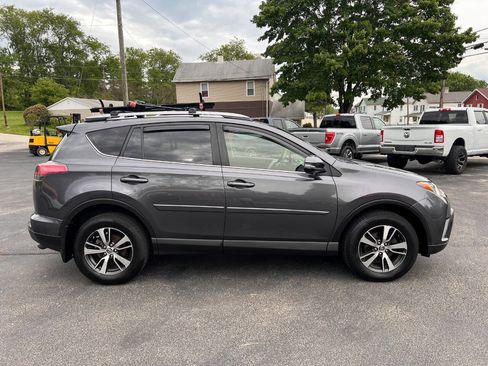 Used 2018 Toyota RAV4 XLE AWD/4WD image 4