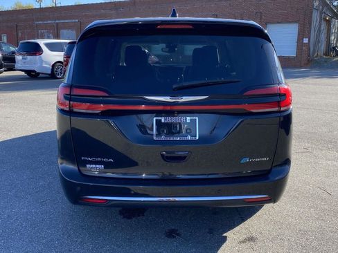 Used 2024 Chrysler Pacifica Select image 6