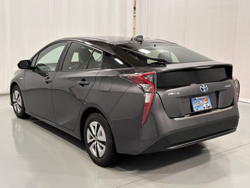 Used 2018 Toyota Prius image 7