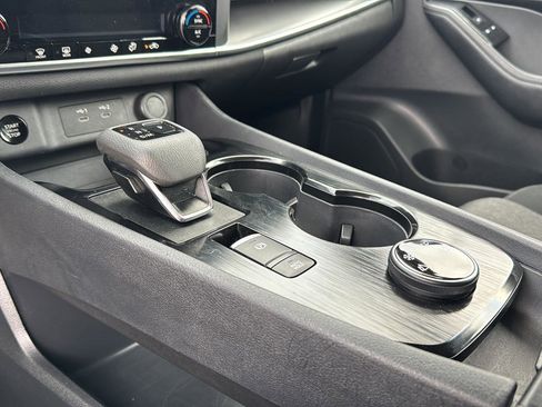 Used 2025 Nissan Rogue SV image 23