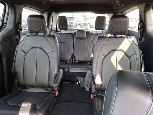 New 2026 Chrysler Pacifica Select AWD/4WD image 13