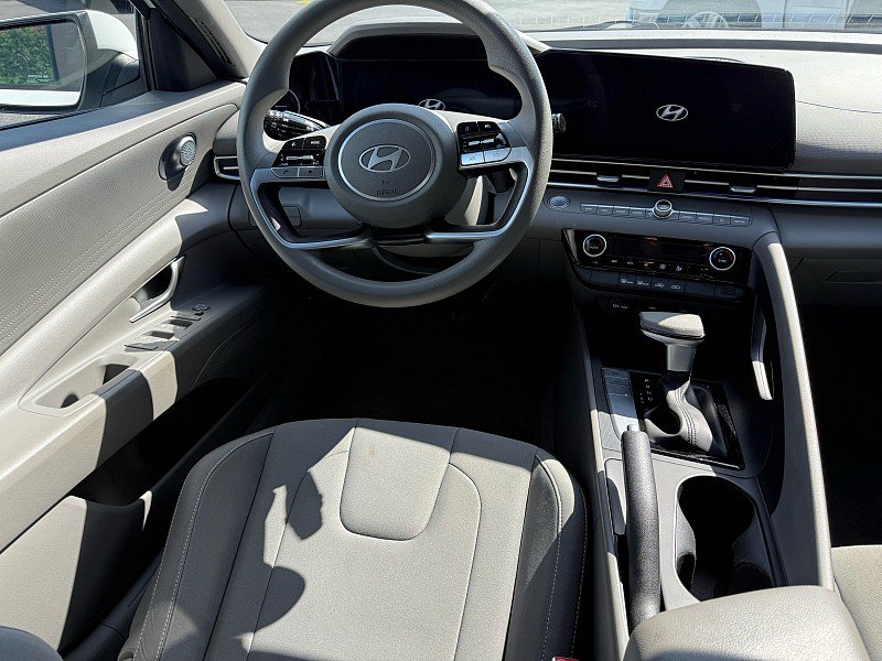 Used 2024 Hyundai Elantra SEL FWD image 13