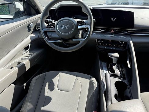Used 2024 Hyundai Elantra SEL FWD image 13