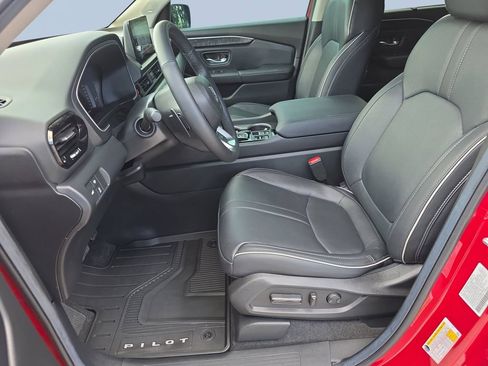 Used 2025 Honda Pilot Elite image 11