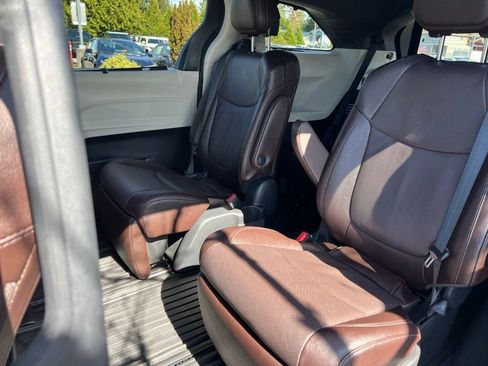 Certified 2024 Toyota Sienna Platinum image 15
