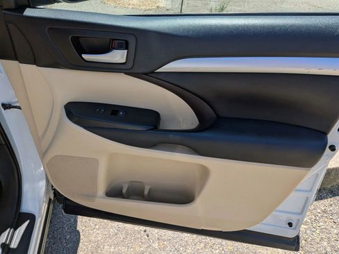 Used 2019 Toyota Highlander XLE AWD/4WD image 47