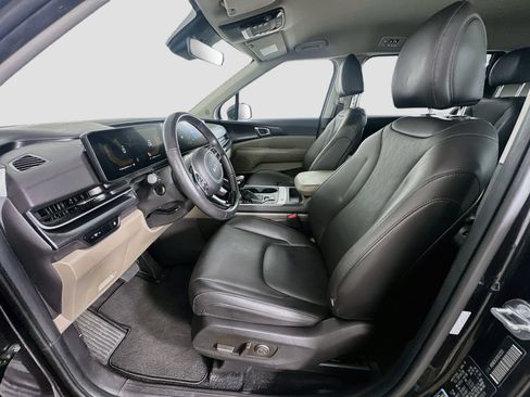 Used 2025 Kia Carnival FWD image 13