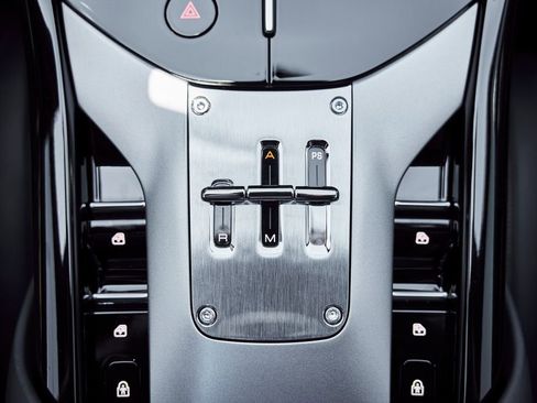 Used 2025 Ferrari Purosangue AWD/4WD image 81