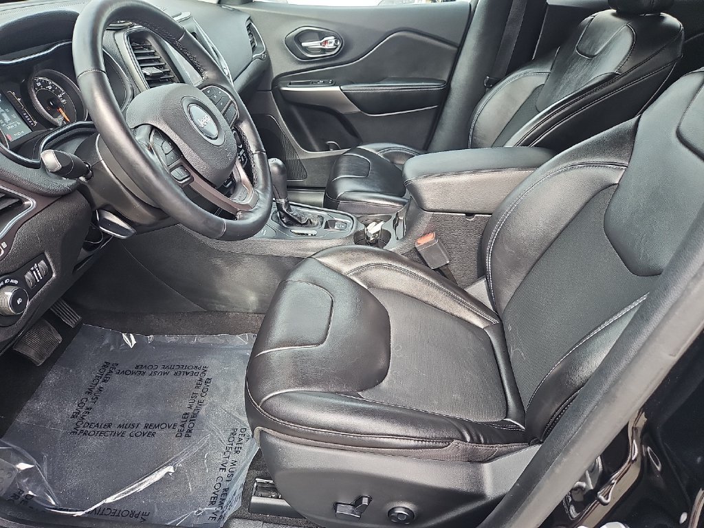 Used 2021 Jeep Cherokee Latitude Plus AWD/4WD image 29