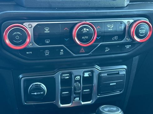 Used 2020 Jeep Wrangler Unlimited Sahara image 19