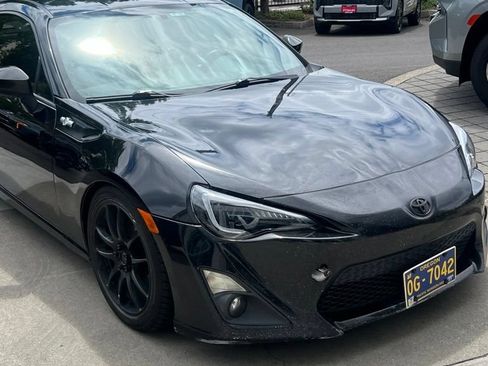 Used 2013 Scion FR-S RWD image 2