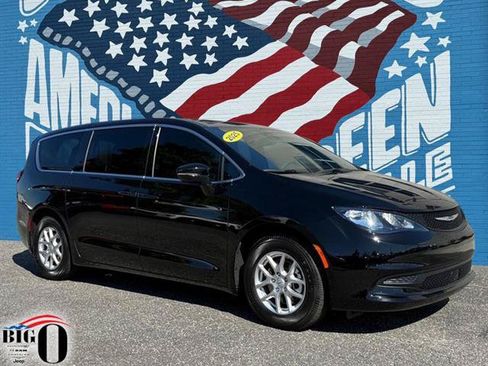 Used 2025 Chrysler Voyager LX FWD image 19