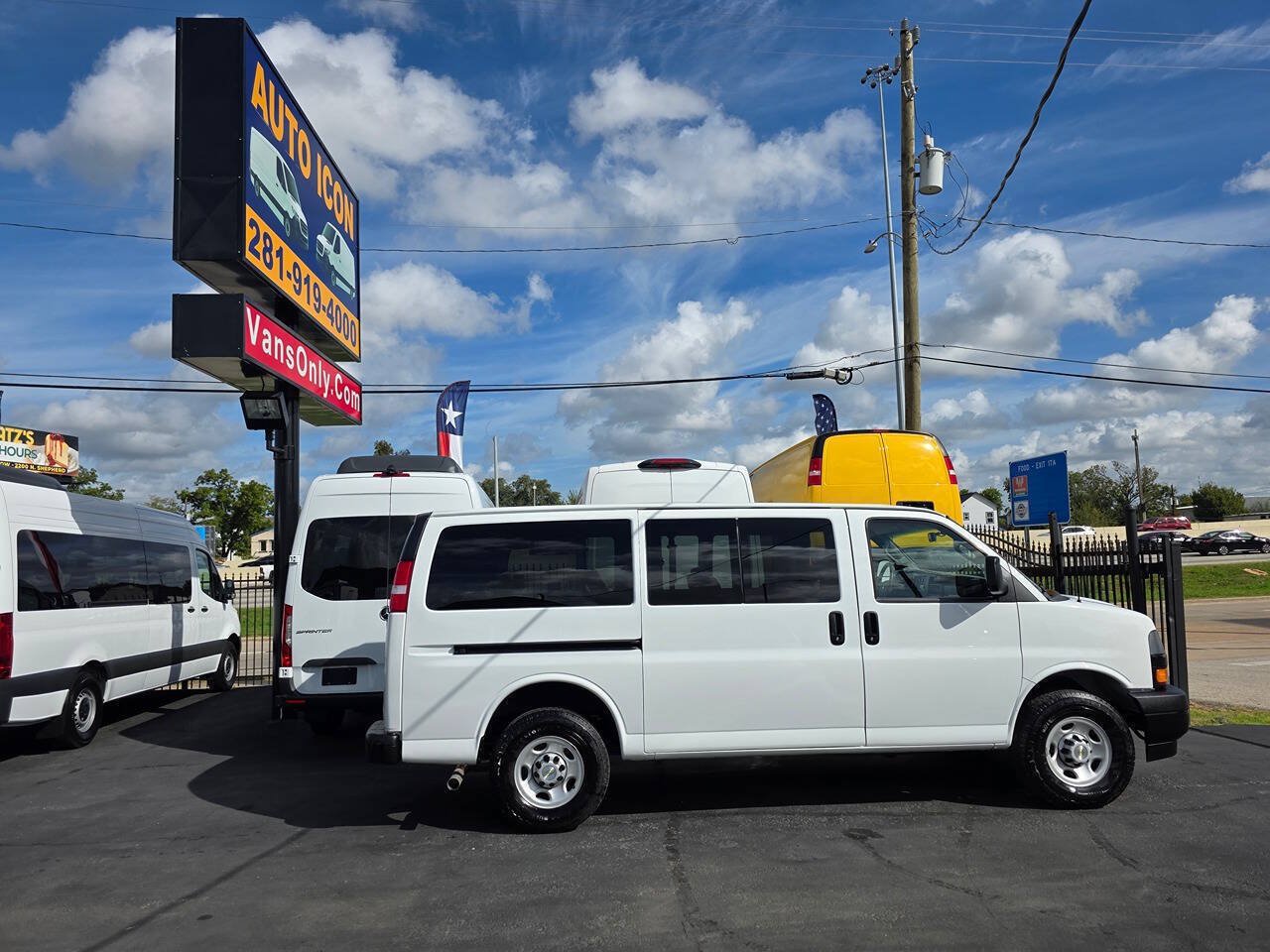 Used 2024 Chevrolet Express 3500 LS RWD image 3