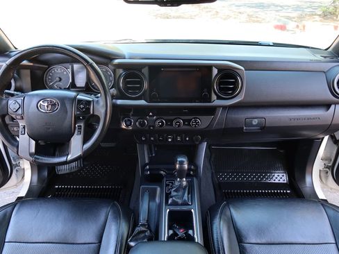 Used 2018 Toyota Tacoma TRD Sport w/ Technology Package image 27