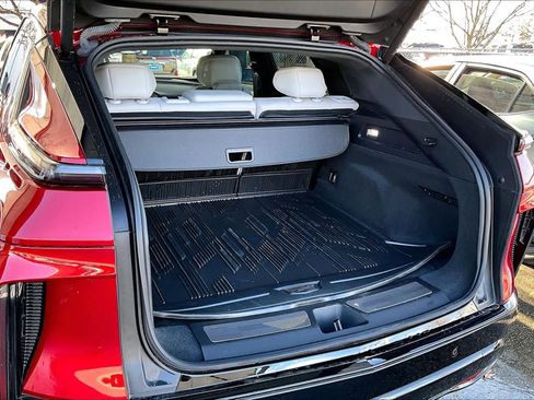 Used 2025 Cadillac Lyriq Sport image 36