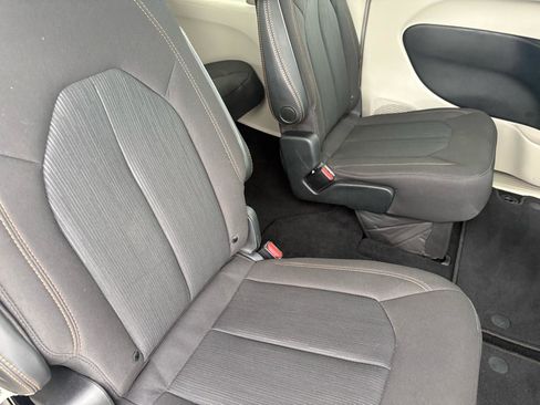 Used 2020 Chrysler Pacifica Touring w/ Advanced Safetytec Group FWD image 44