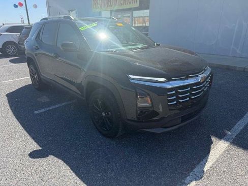 Used 2025 Chevrolet Equinox LT w/ Convenience Package II AWD/4WD image 2