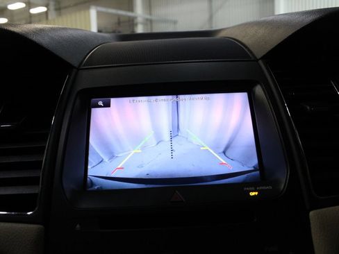 Used 2013 Ford Taurus SEL FWD image 4