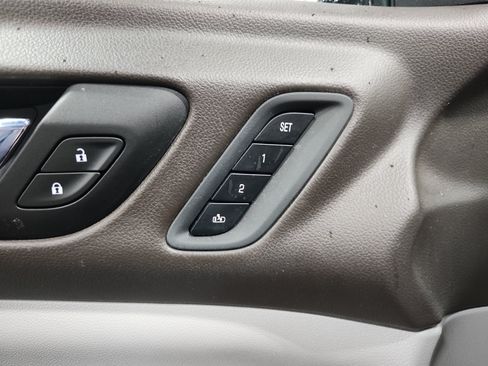Used 2017 GMC Acadia SLT FWD image 16