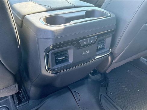 Used 2025 GMC Sierra 1500 AT4 w/ AT4 Premium Package AWD/4WD image 17