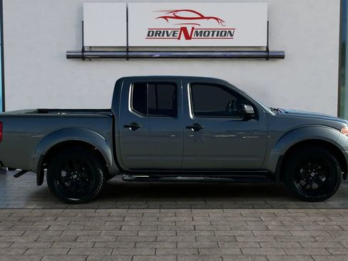 Used 2020 Nissan Frontier SV w/ Midnight Edition Floor Mats image 3